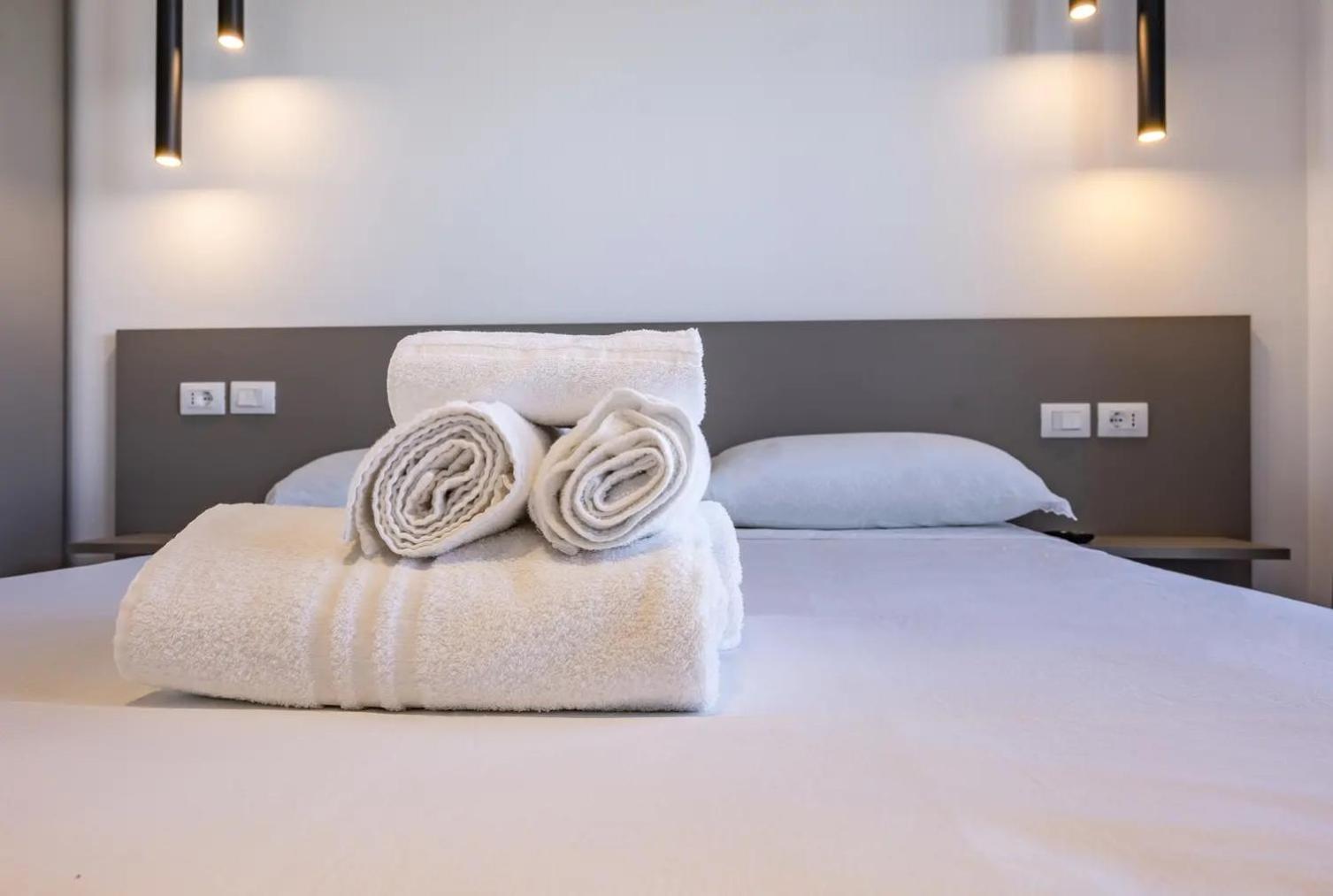 La Brisa Lejlighedshotel Capo dʼOrlando Eksteriør billede