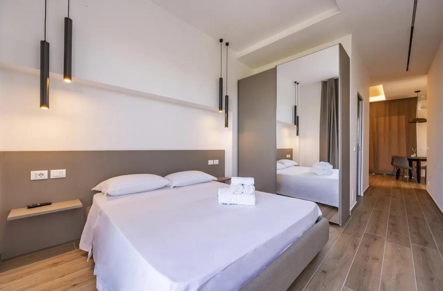La Brisa Lejlighedshotel Capo dʼOrlando Eksteriør billede